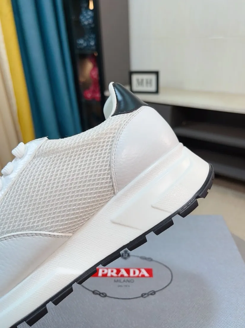 Men's shoes 💰580🌹🌹High-quality new Prada counters are launched simultaneously. The new men's shoes and 😘fabrics are selected from imported mesh and glue-spraying technology. Imported cowhide lining. 👍🏿High-end☄️Open-molded non-slip rubber outsole, exquisite lines, simple and elegant, comfortable and high-end for leisure travel. Code number: 38 to 44